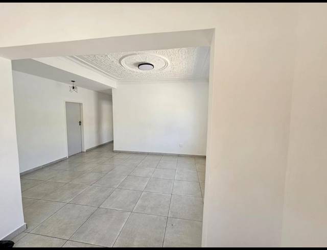 3 BEDROOM HOUSE FOR SALE IN EAST TOWN